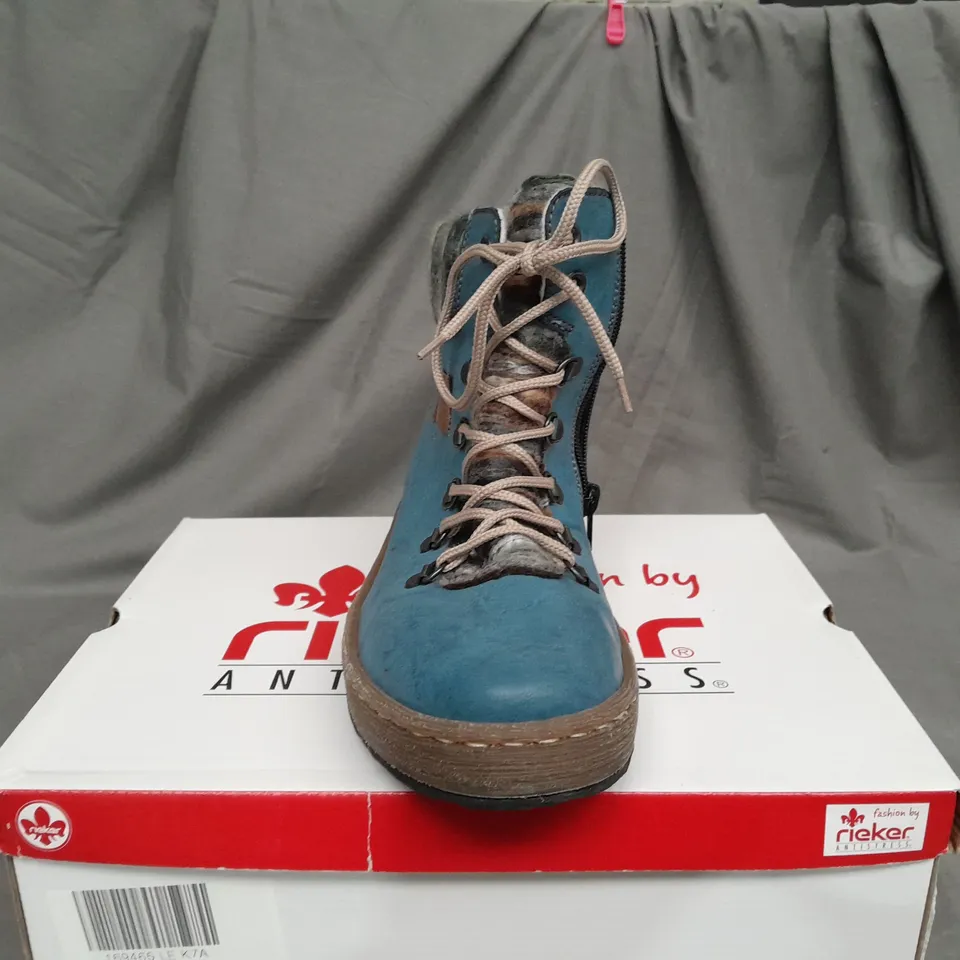 BOXED PAIR OF RIEKER FLEECE LINING BOOTS IN BLUE - UK 7 1/2