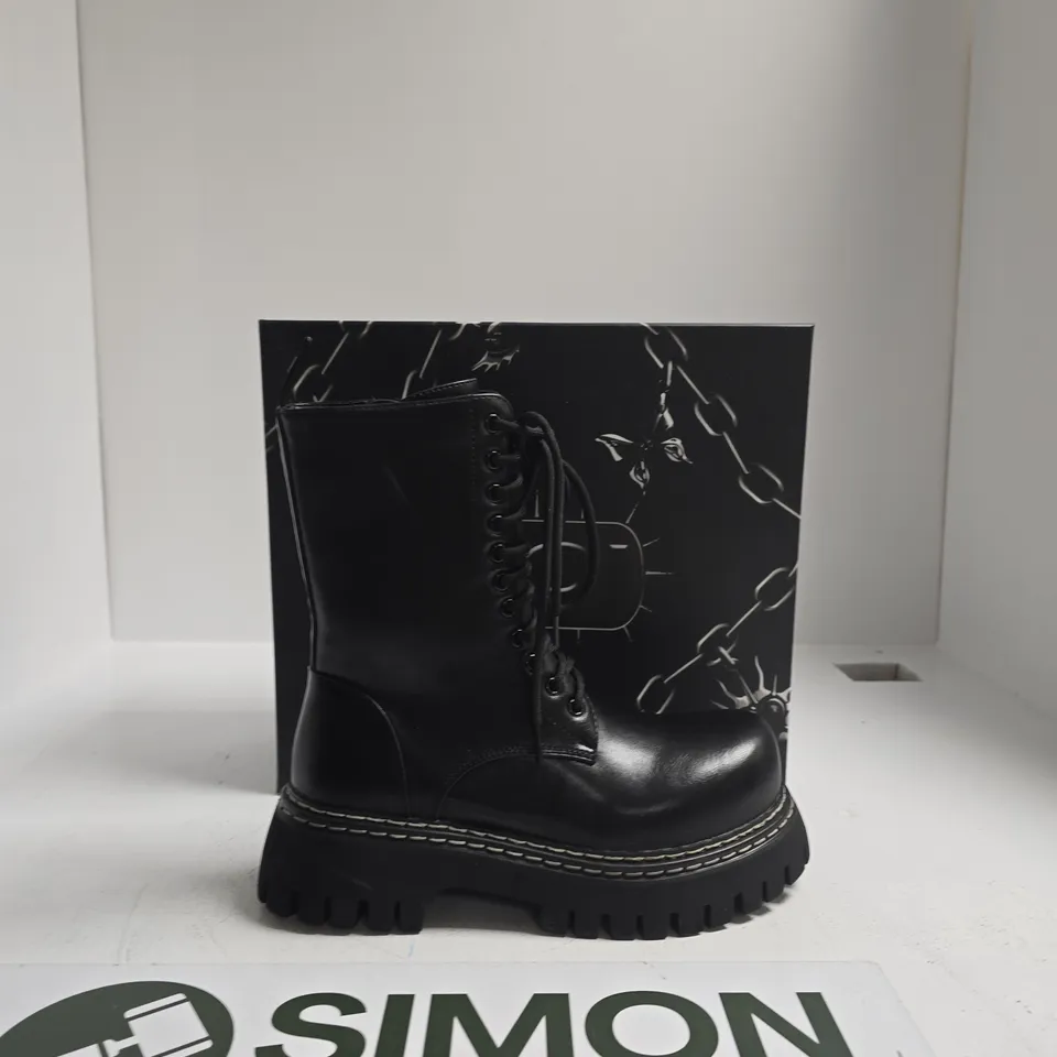 KOI ARASAKA DOUBLE RAN MILITARY BLACK LEATHER COMBAT BOOTS WITH LUG SOLE – LACE UP WITH SIDE ZIP UK SIZE 6