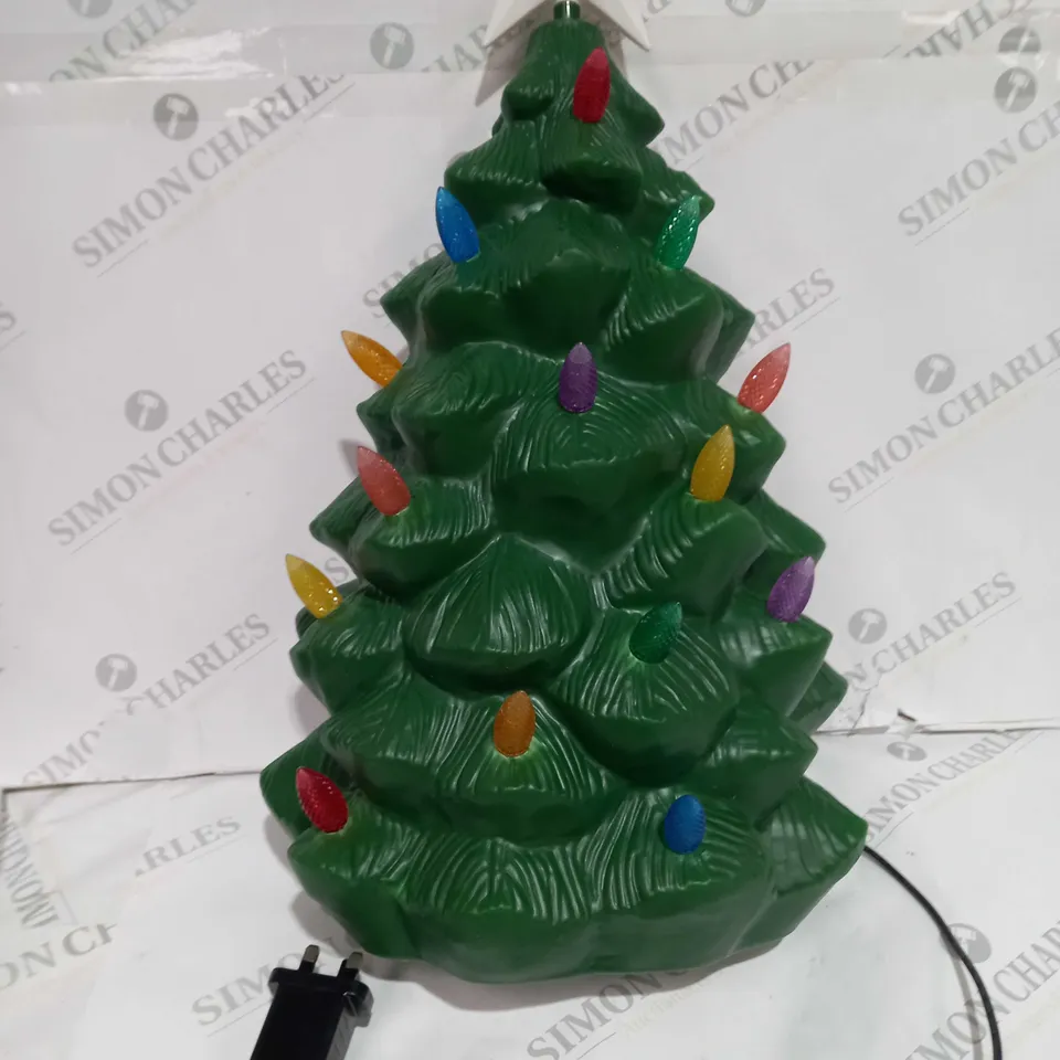 MR CHRISTMAS INDOOR OUTDOOR MOLDED CHRISTMAS TREE