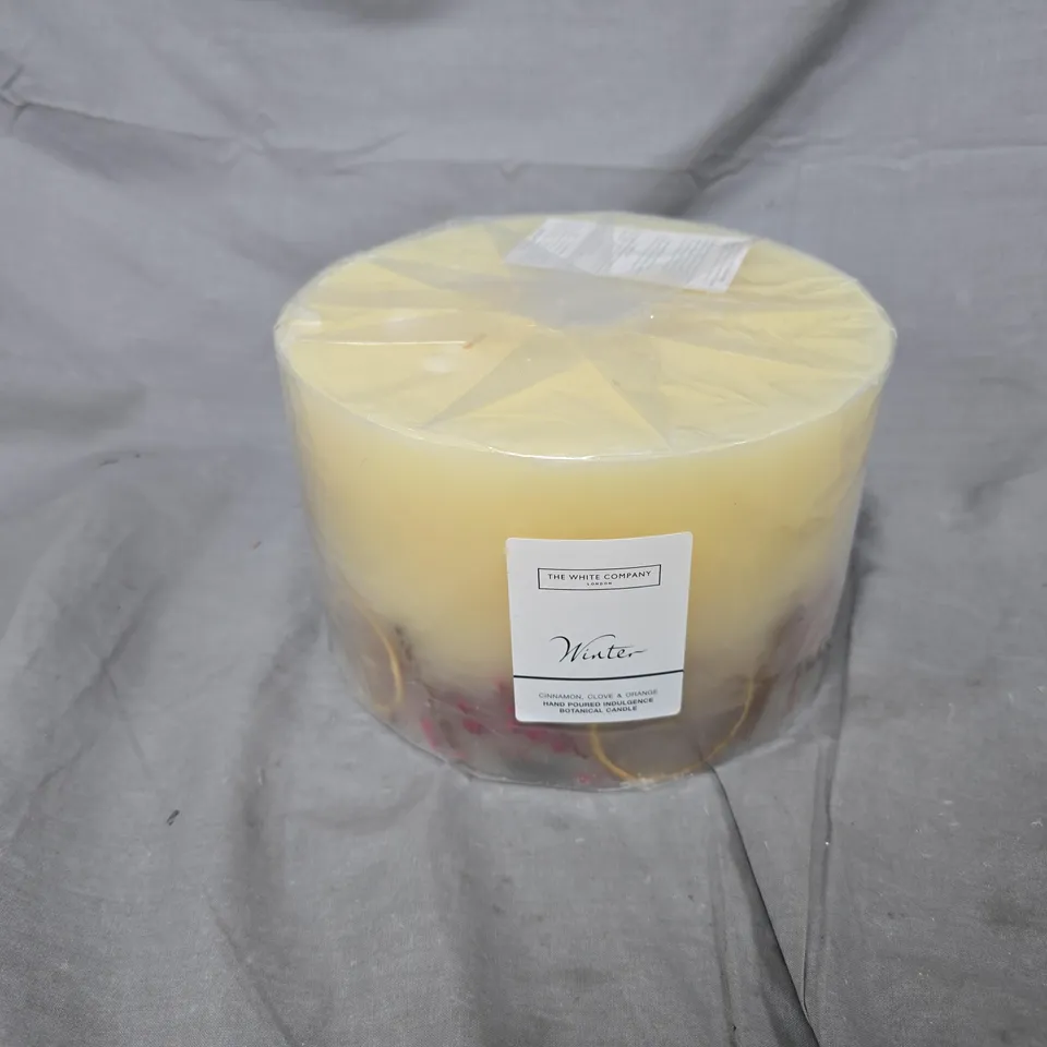 THE WHITE COMPANY WINTER HAND POURED BOTANICAL CANDLE (3350G)