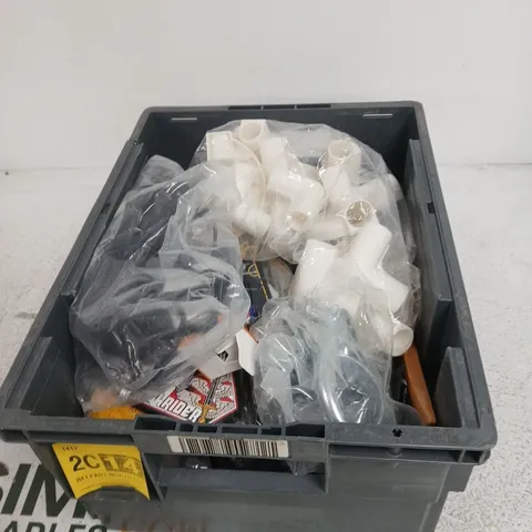 BOX OF APPROXIMATELY 20 MIXED ITEMS INCLUDING FLASHLIGHT, METAL PARTS ETC.