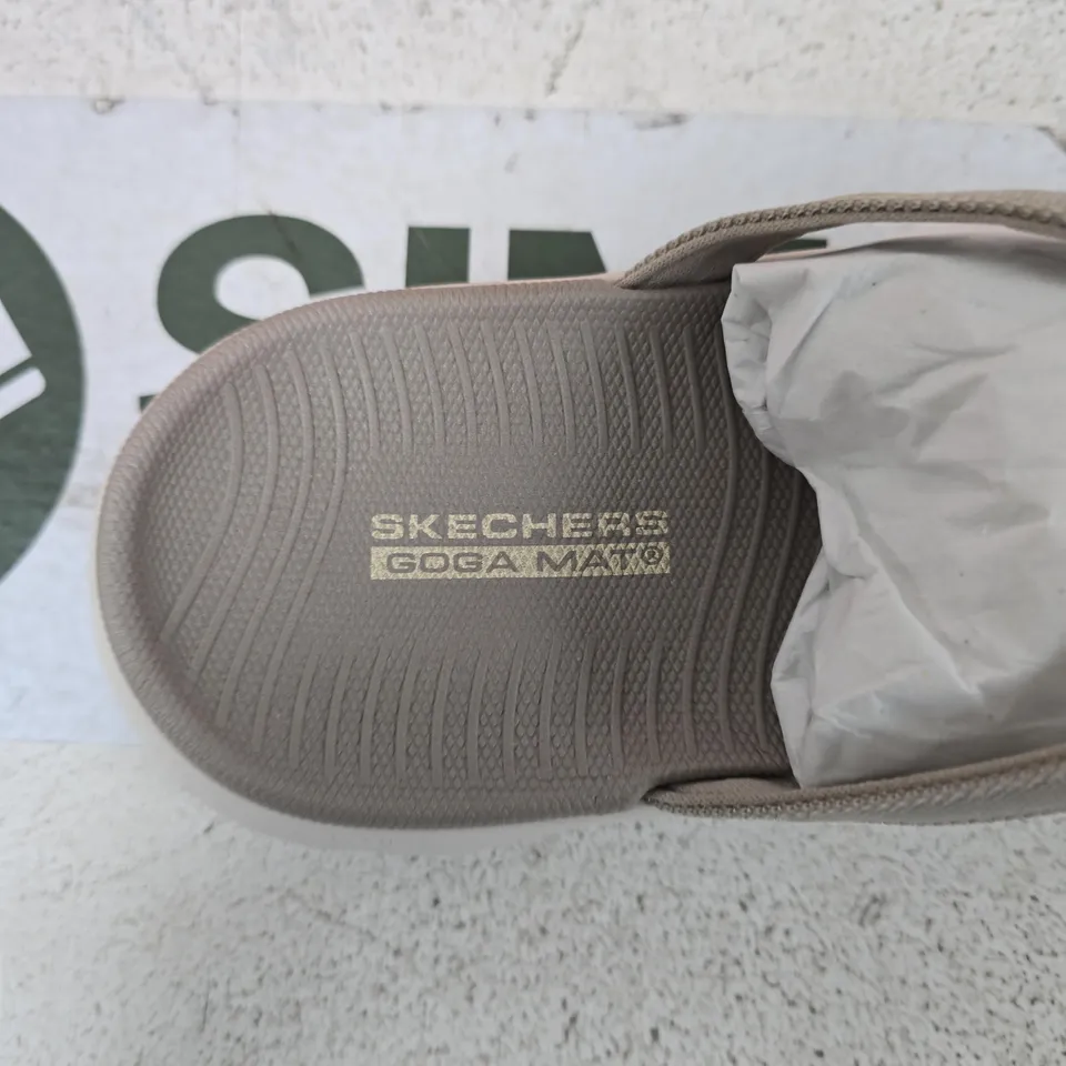 SKECHERS GOGA MAT SANDALS – WOMEN’S GREY STRAPPY SANDALS, UK 7 (US 10)