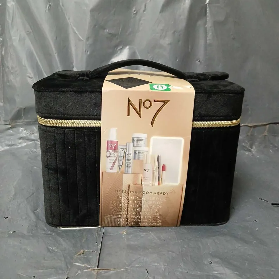 NO7 DRESSING ROOM READY GIFT SET WITH A BLACK VELVET GIFT BOX