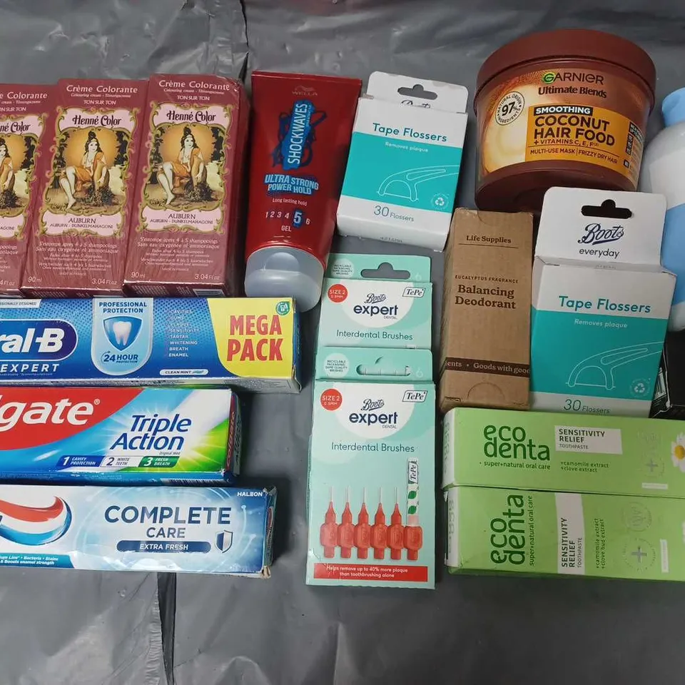 LOT OF APPROXIMATELY 20 ASSORTED HEALTH AND BEAUTY ITEMS TO INCLUDE TOOTHPASTE, COLOURING CREAMS AND STYLING POWDER DUST