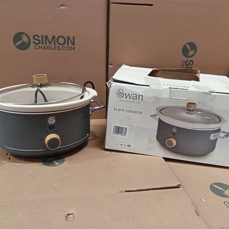 BOXED SWAN NORDIC SF17021GRYN 3.5 LITRE SLOW COOKER - SLATE GREY