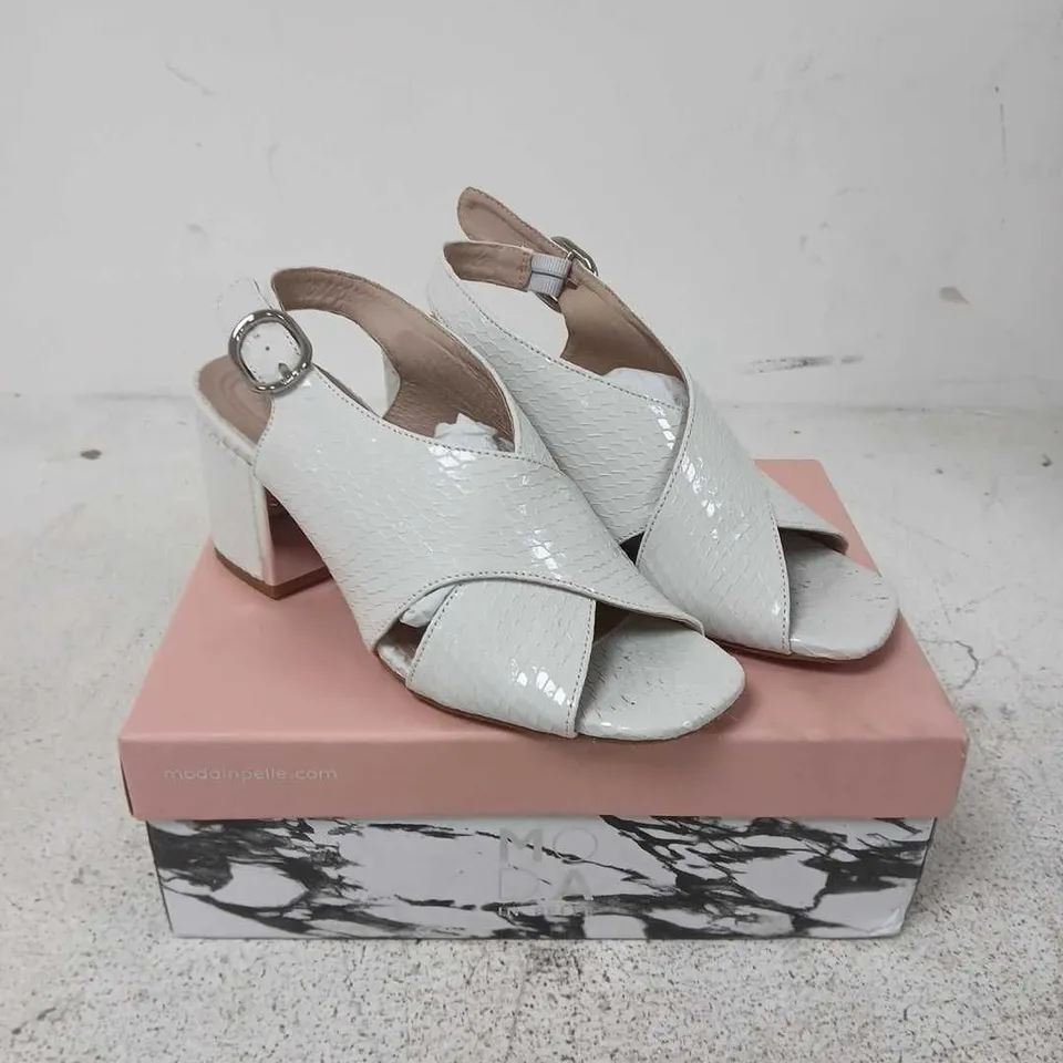MODA IN PELLE NAYLANI WHITE SNAKE PATENT BLOCK HEEL SANDALS – UK 4.5