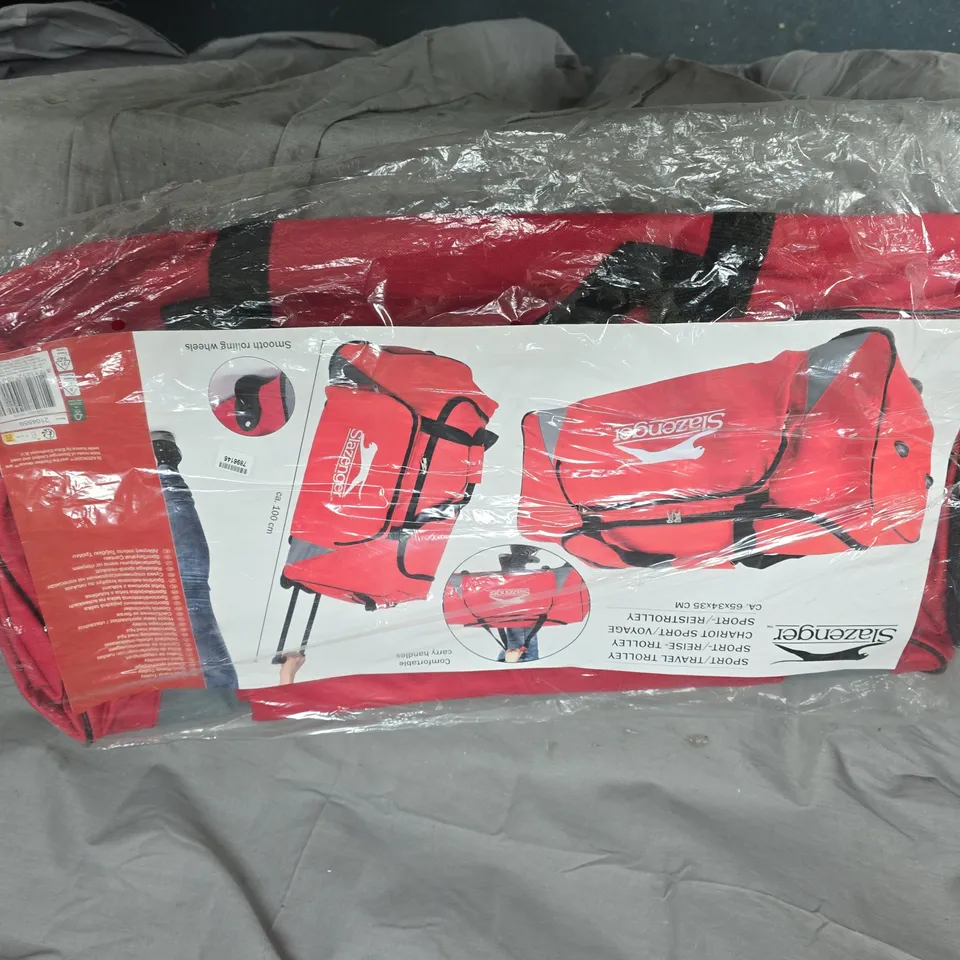 SLAZENGER RED WHEELED TRAVEL BAG (DUFFEL) – NEW IN PACKAGING