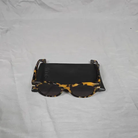 TORTOISESHELL SUNGLASSES WITH DARK LENSES β CASE INCLUDED .QUAY CHIT CHAT .