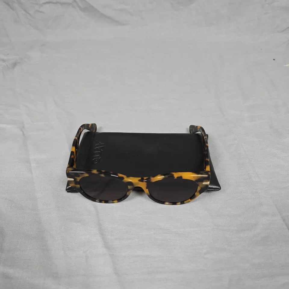 TORTOISESHELL SUNGLASSES WITH DARK LENSES – CASE INCLUDED .QUAY CHIT CHAT .