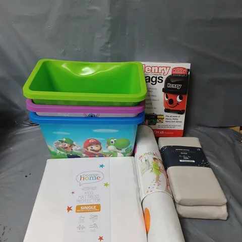 APPROXIMATELY 12 ASSORTED HOUSEHOLD ITEMS TO INCLUDE BRUSHED COTTON PILLOWCASES, MUNCHKIN DOTS BATH MAT, KIDS MATTRESS PROTECTOR SINGLE, ETC - COLLECTION ONLY