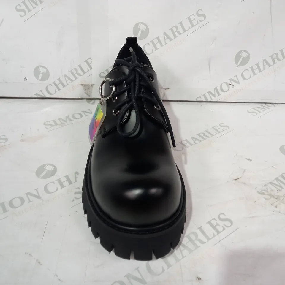 BOXED PAIR OF KOI DEACONS OF THE DEEP SHOES IN BLACK SIZE 6