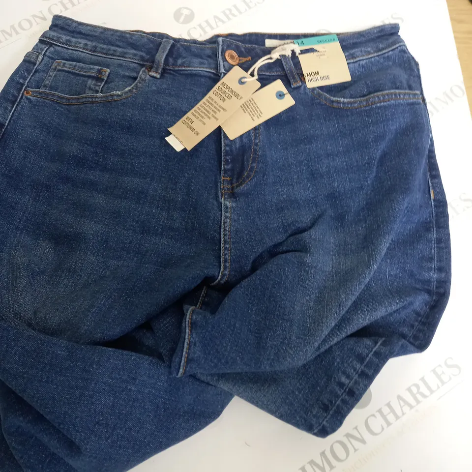 M&S MOM HIGH RISE JEANS IN BLUE DENIM - SIZE 14