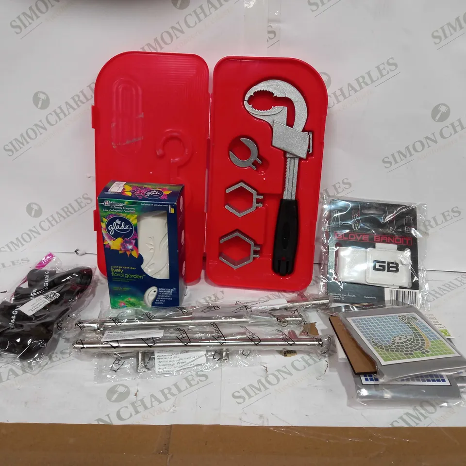 BOX TO CONTAIN APPROX 25 X ASSORTED HOUSEHOLD PRODUCTS, INCLUDES WRENCH, MOSAIC COASTER KITS, DOOR/DRAWER HANDLES, GOLD GLOVE BANDS ETC 