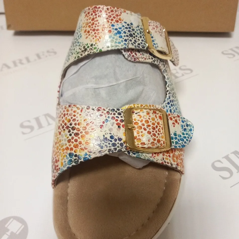 BOXED PAIR OF CUSHION WALK WHITE SANDALS - SIZE 6