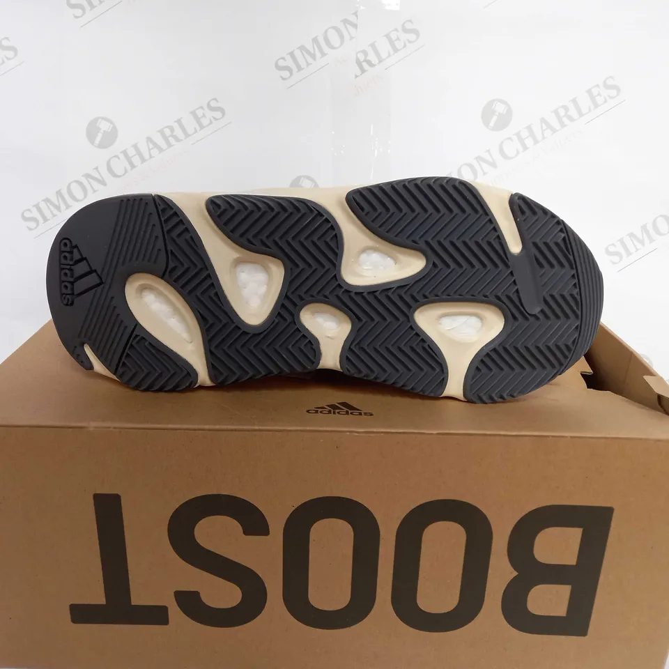 ADIDAS YEEZY BOOST 700 - UK 8