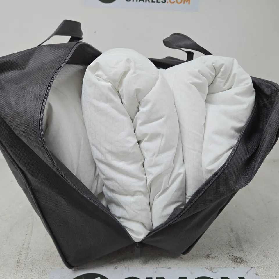 SIMBA DUVET IN BAG WITH HANDLES