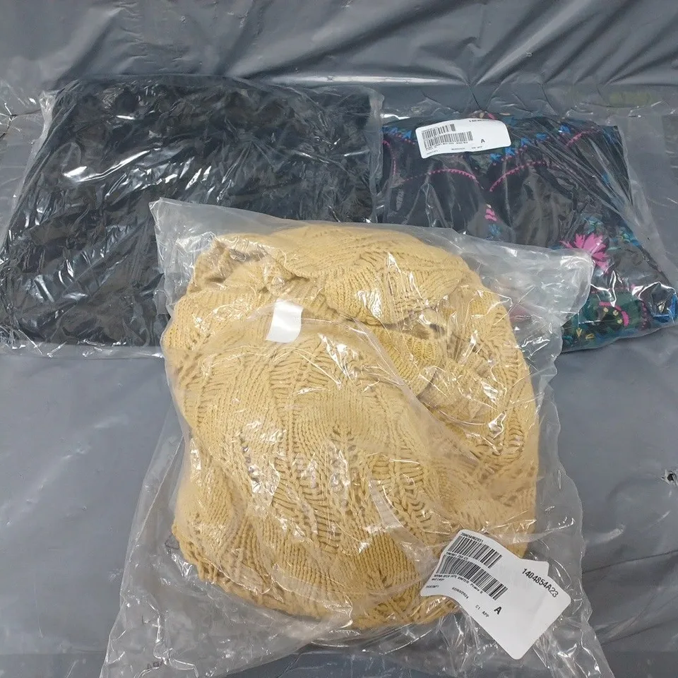 APPROXIMATELY 10 ASSORTED CLOTHING ITEMS TO INCLUDE SWEATERS, TROUSERS, DRESSES, ETC