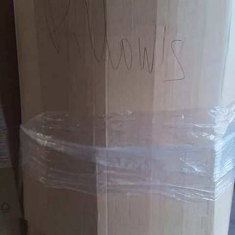 PALLET CONTAINING A LARGE QUANTITY OF PILLOWS 