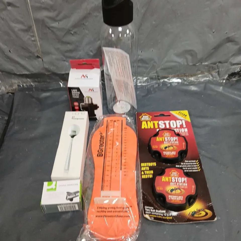 BOX OF APPROXIMATELY 15 HOUSEHOLD ITEMS TO INCLUDE - CUTLERY - PLASTIC DRINKING BOTTLE - ANT STOP BAIT STATION