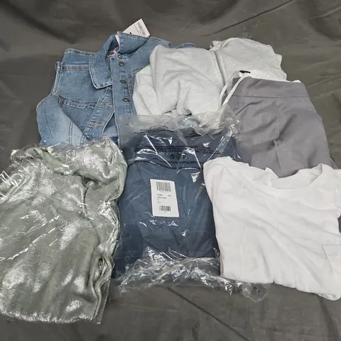 BOX OF APPROXIMATELY 20 ASSORTED CLOTHING ITEMS TO INCLUDE DRESS, JACKET, JEANS, ETC