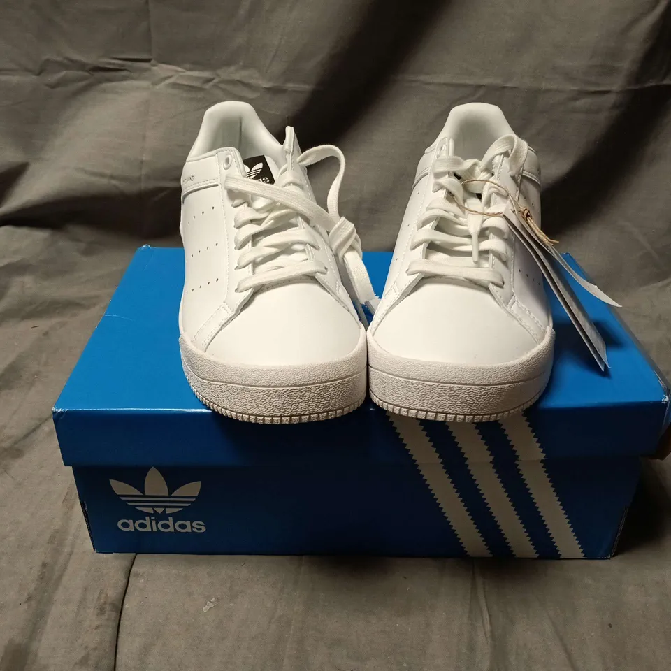 ADIDAS COURT TOURINO WHITE SNEAKERS – UK 7 (US 7.5, EU 40 2/3)