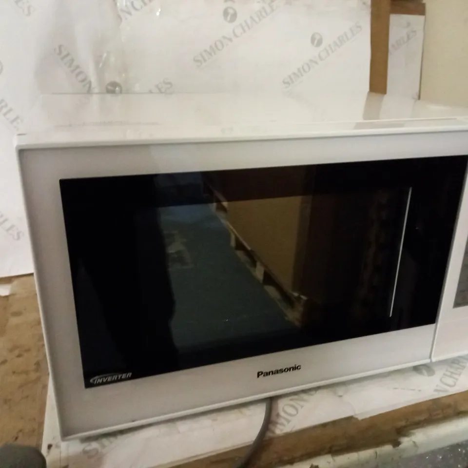 PANASONIC NN-CT54JWBPQ SMALL COMBINATION MICROWAVE OVEN & GRILL