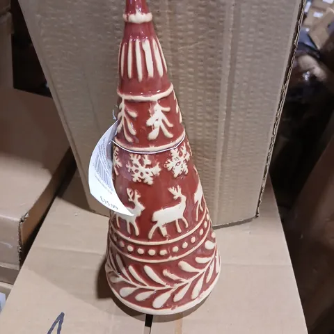 4 GISELA GRAHAM LONDON CERAMIC DECORATION WITH RED GLAZE AND WHITE REINDEER/SNOWFLAKE MOTIF 