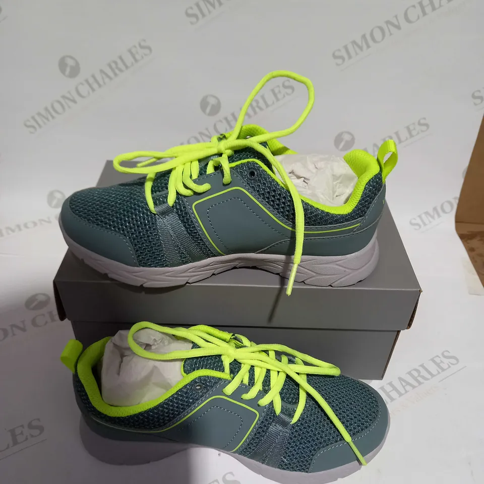 VIONIC DEVRA SAGE TRAINERS - SIZE 3