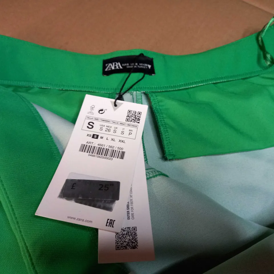 ZARA GARDEN GREEN SUIT STYLE SHORTS - SMALL