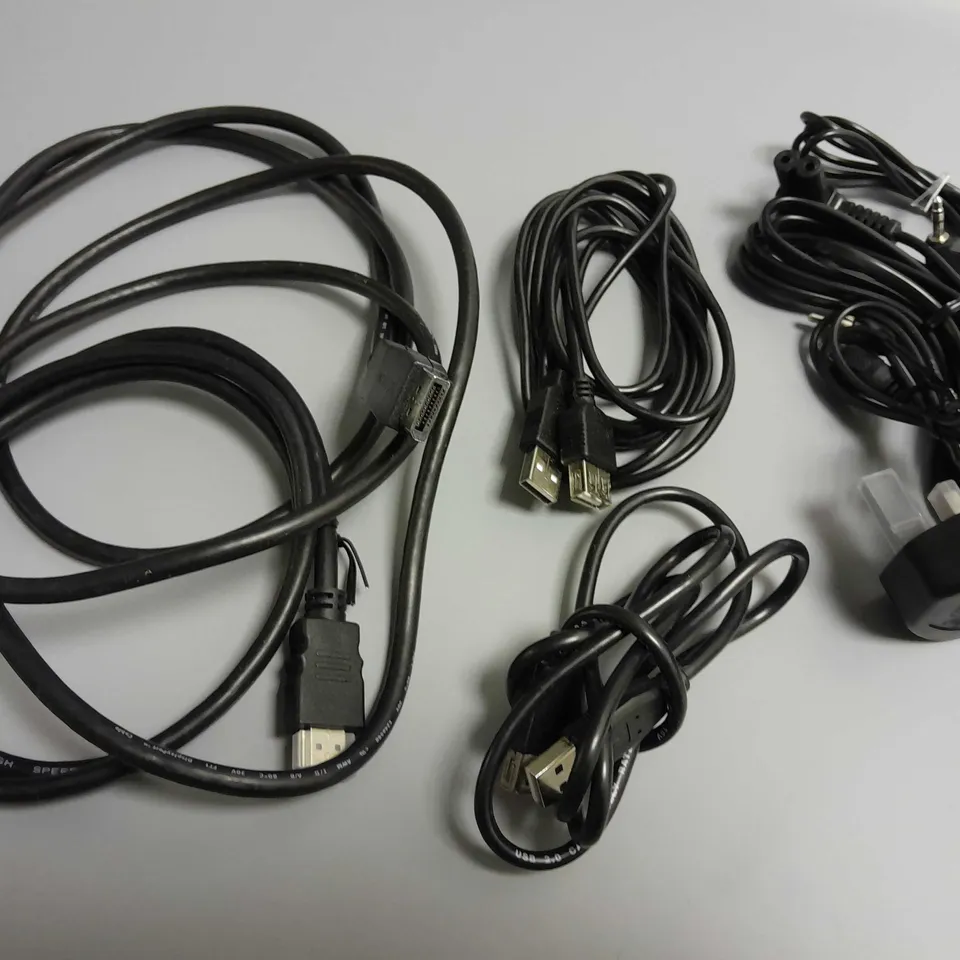 LOT OF 5 ASSORTED CABLES TO INCLUDE HDMI AND USB
