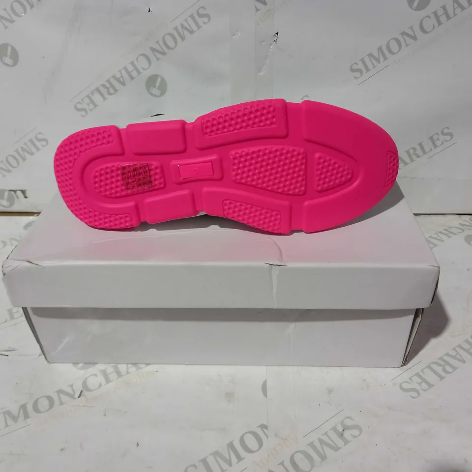 BOXED PAIR OF BALENCIAGA SHOES IN BLACK/WHITE/PINK UK SIZE 6