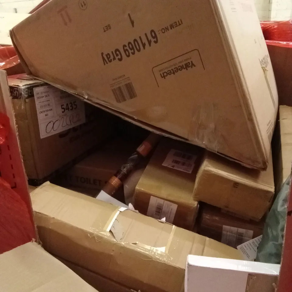 PALLET OF ASSORTED HOUSEHOLD GOODS AND PRODUCTS TO INCLUDE; COSTUME WINGS, BABY PLAY MAT, CHAIR, TOILET SEAT ETC