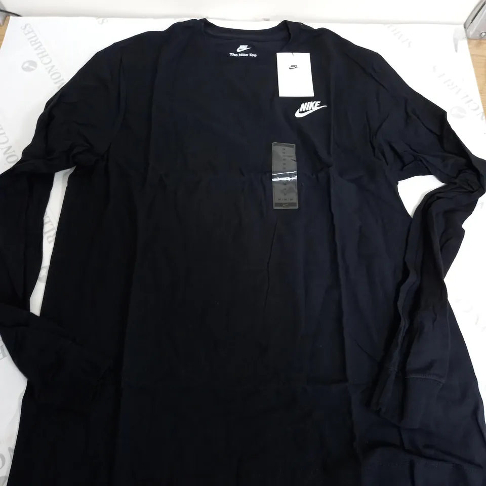 NIKE THE NIKE TEE IN BLACK - MEDIUM