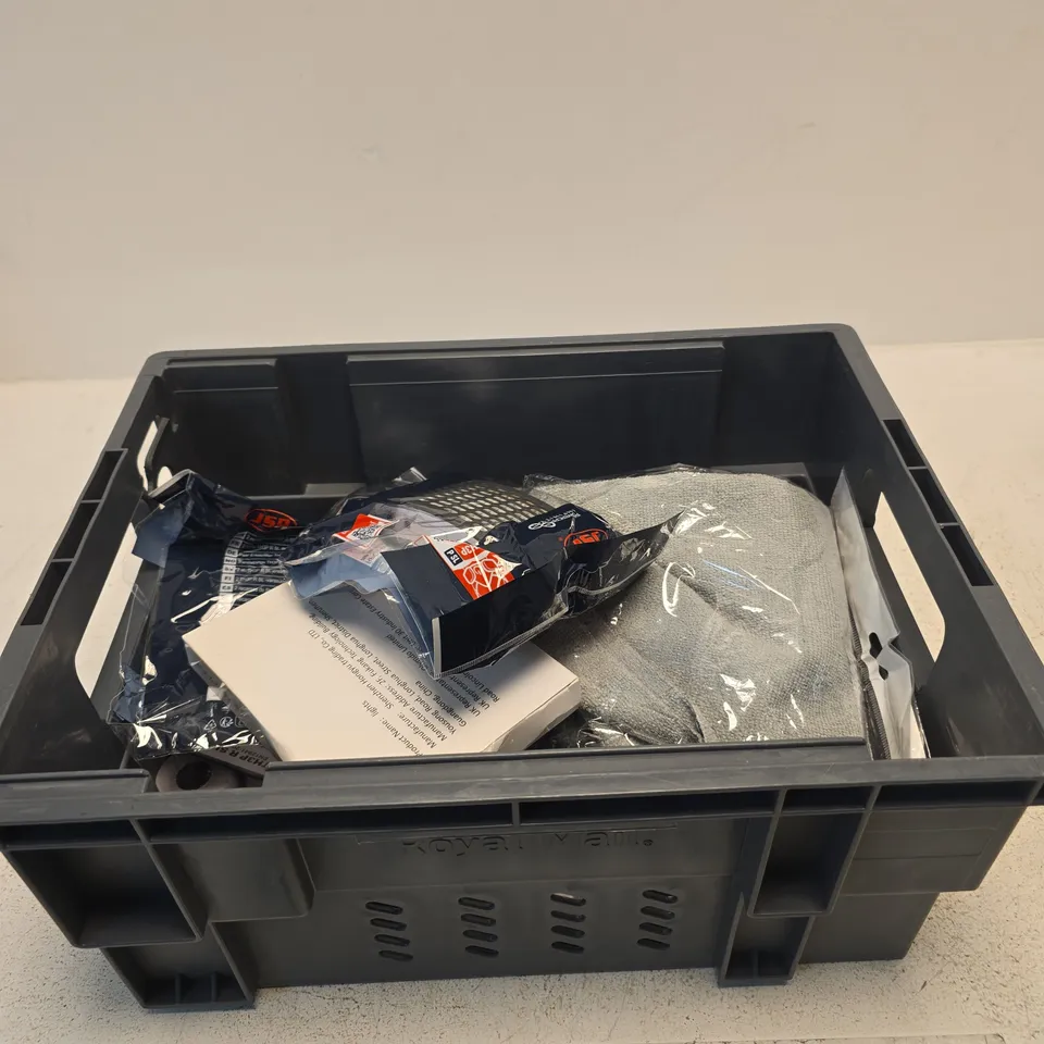 APPROXIMATELY 5 ASSORTED ITEMS INCLUDING CC MOORE PELLETS, USUN LED'S AND TILL ROLL