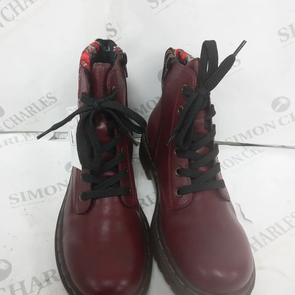 BOXED RIEKER ANTISTRESS LACED BOOTS RED SIZE 6.5