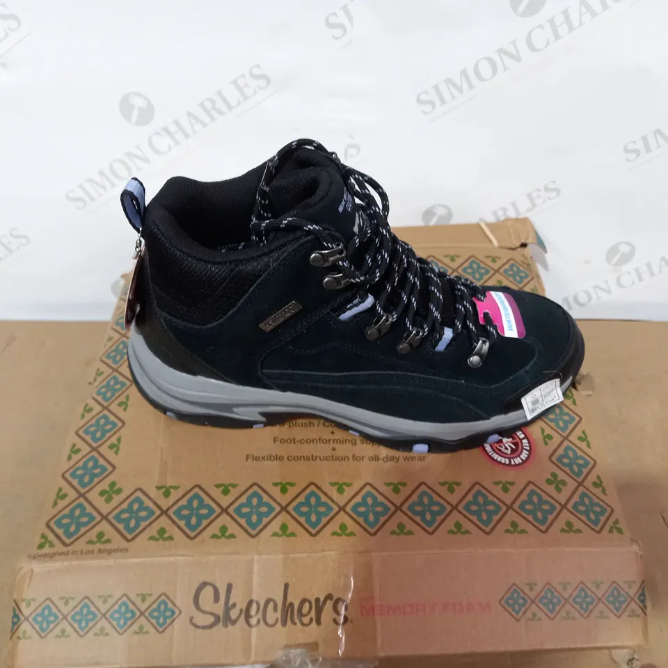BOXED PAIR OF SKECHERS BLACK BOOTS - SIZE 5