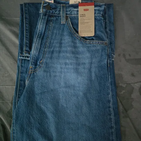 LEVIS CINCH BAGGY JEANS IN BLUE SIZE 30/33