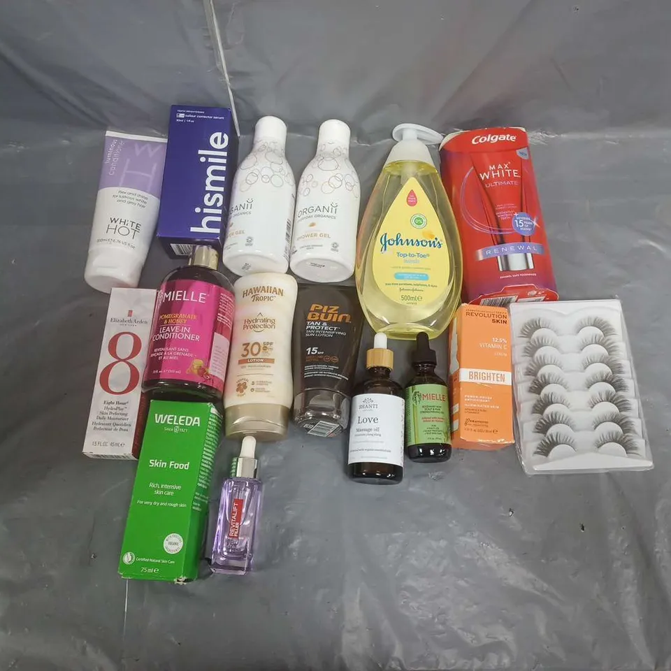 BOX OF APPROXIMATELY 12 ASSORTED COSMETIC ITEMS TO INCLUDE -HAWAIIAN TROPIC SPF- HISMILE COLOUR CORRECTOR SERUM- WELEDA SKIN FOOD ETC.