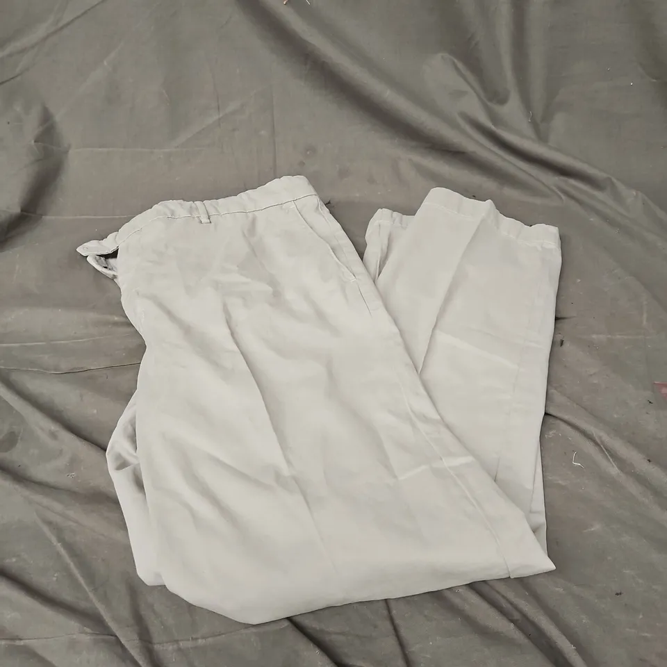 HACKETT CHINO SANDERSON TROUSERS IN PALE GREY SIZE 38R