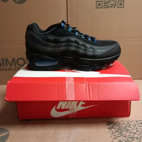 NIKE AIR MAX 95 GS YOUTH TRAINERS – BLACK/BLUE, UK 6 (US 6Y)