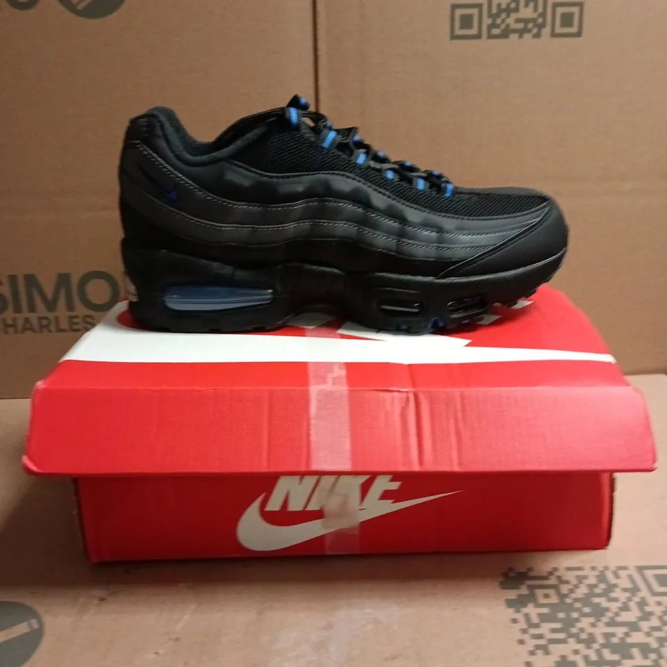 NIKE AIR MAX 95 GS YOUTH TRAINERS – BLACK/BLUE, UK 6 (US 6Y)