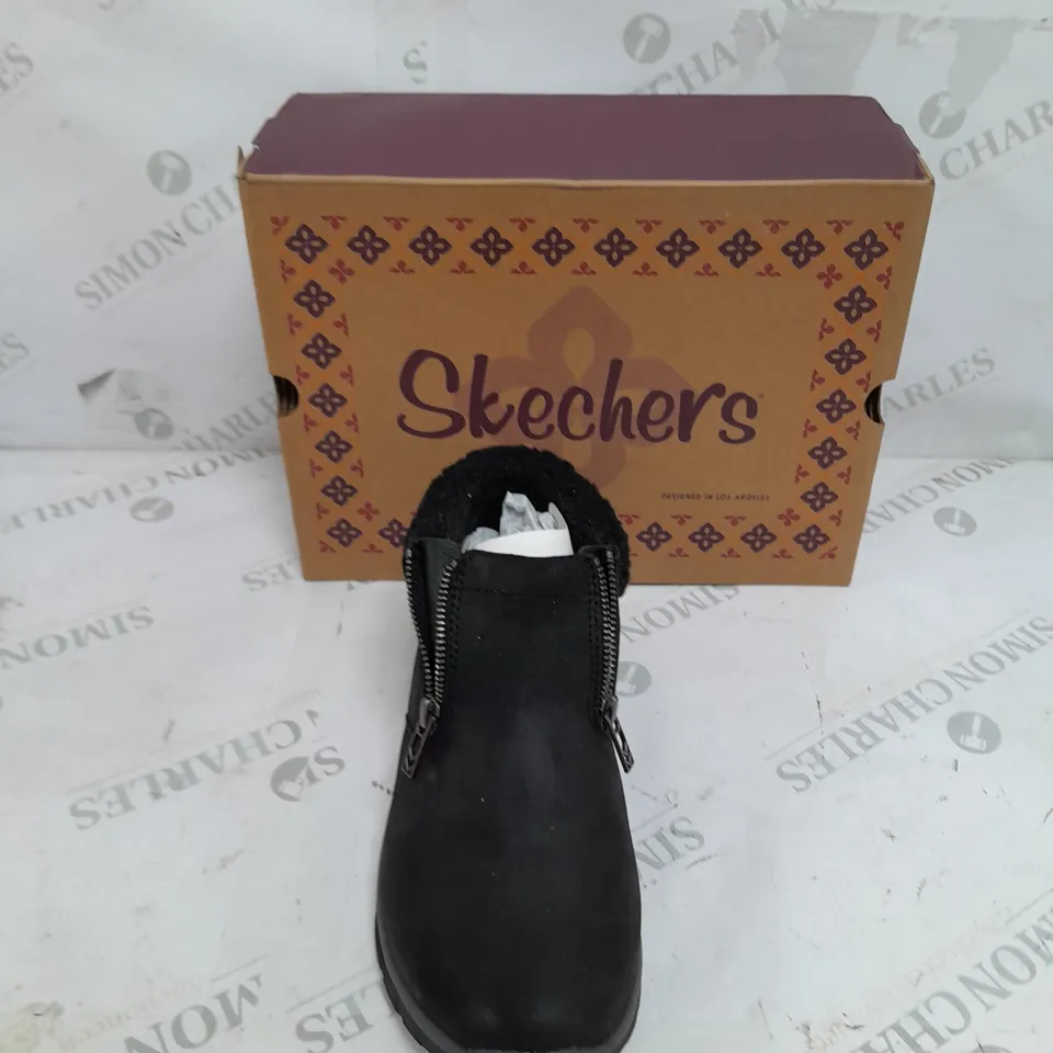 SKETCHERS EASY GOING BOOT IN BLACK - SIZE 5.5