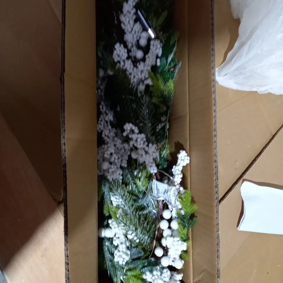 HOME REFLECTIONS 135CM PRELIT BERRY GARLAND WHITE