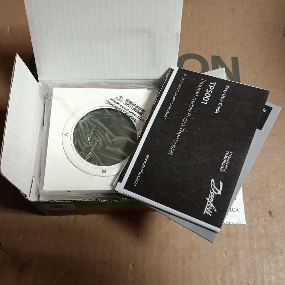 BOXED DANFOSS PROGRAMMABLE ROOM THERMOSTAT - TP5001