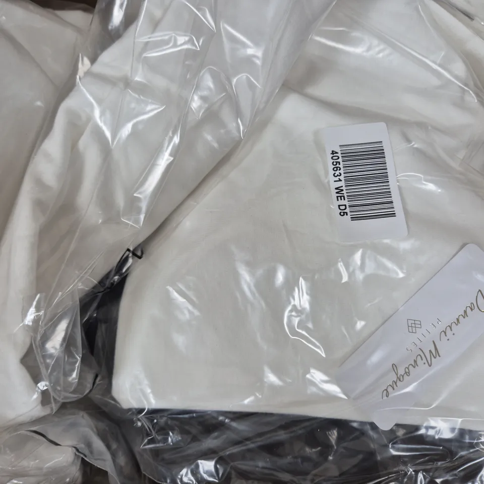 BOX OF APPROXIMATELY 10 ASSORTED CLOTHING AND FASHION ITEMS IN VARIOUS COLOURS, STYLES, AND SIZES, ETC