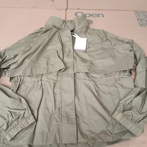 TOMMY HILFIGER NYLON PACKABLE WINDBREAKER IN KHAKI - MEDIUM