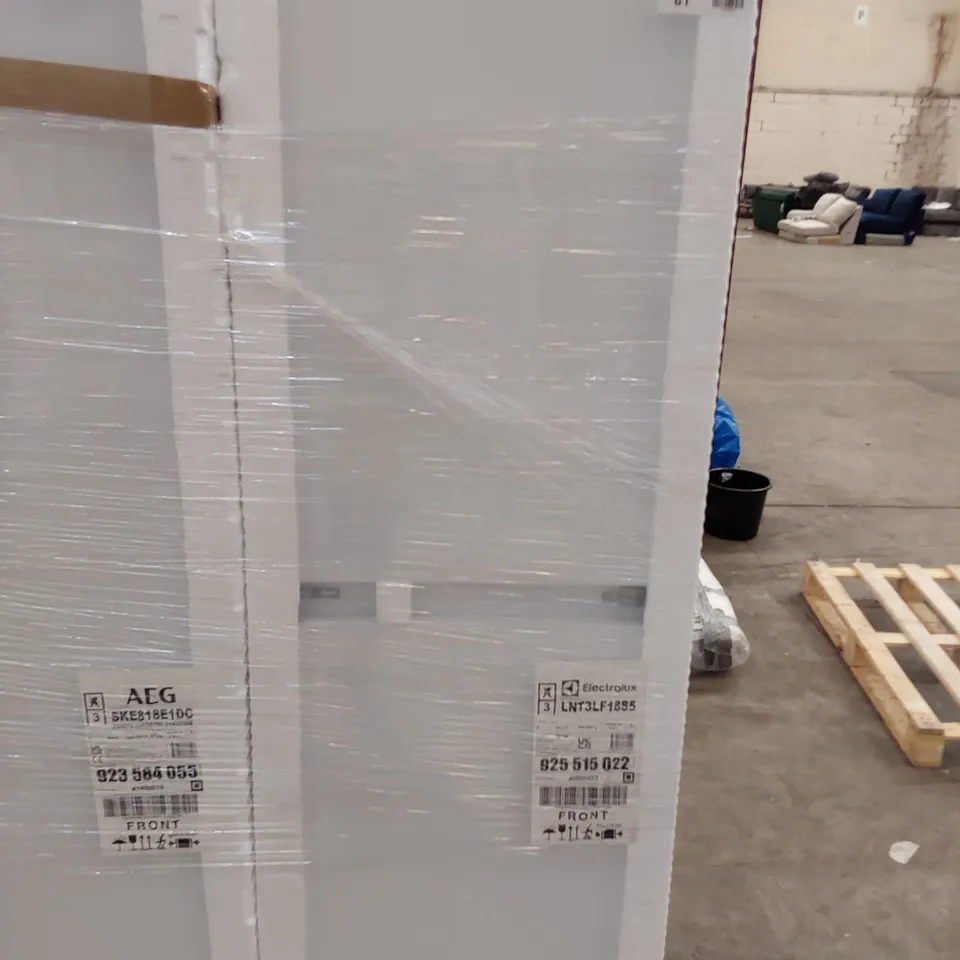 ELECTROLUX INTEGRATED 50/50 FRIDGE FREEZER Model LNT3LF18S5 RRP £675