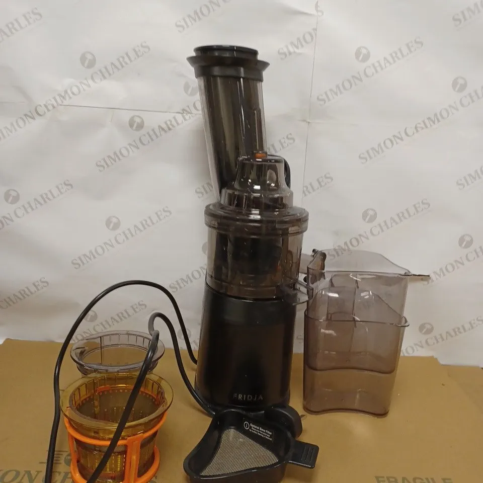 FRIDJA MASTICATING JUICER