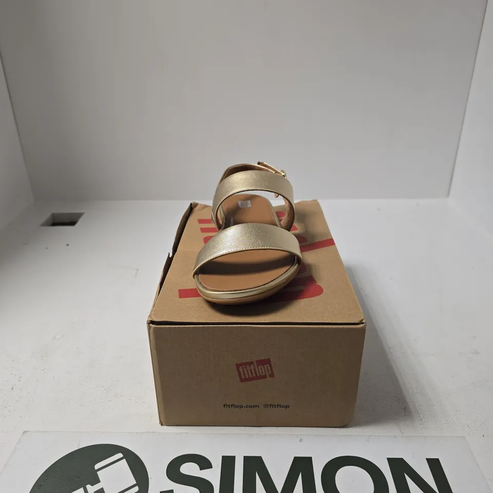 BOXED PAIR OF FITFLOP GRACIE LEATHER SANDALS SIZE UK 7