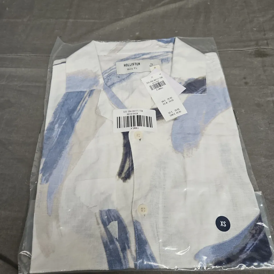 BAGGED HOLLISTER BUTTON SHIRT - SIZE XS